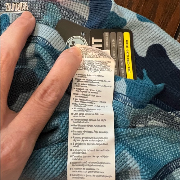 Under Armour Men’s Blue Camouflage Print Cold Gear Loose Fit Shirt - Picture 6 of 6